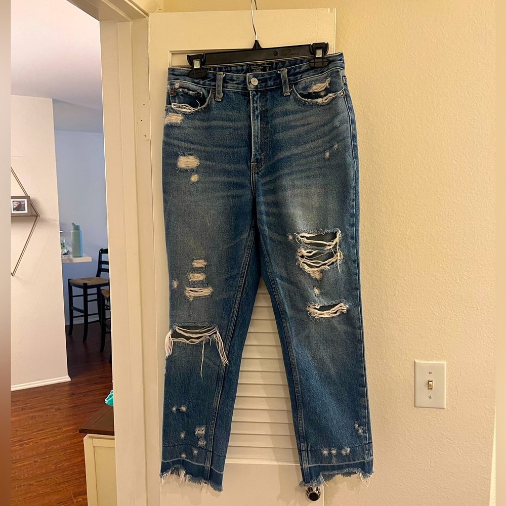 Abercrombie Ankle distressed jeans